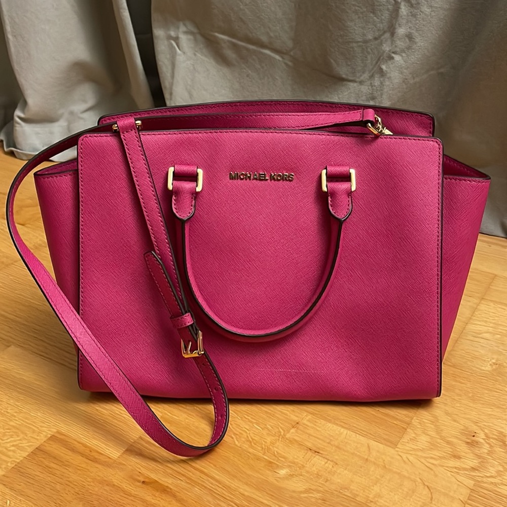 Fuchsia Micheal Kors Crossbody